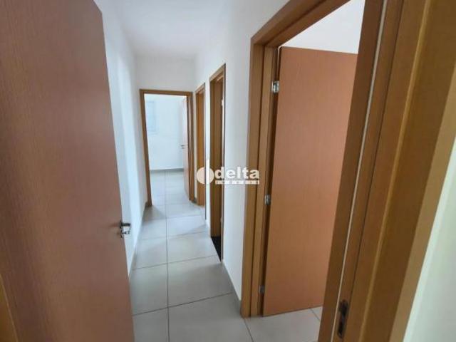 Apartamento com 3 quartos, 1 suíte disponível para locação ou venda no bairro Tubalina em Uberlândia