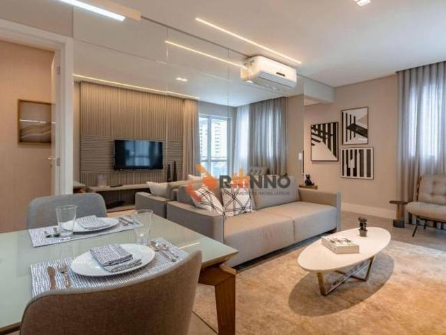 Apartamento com 3 quartos, 1 suíte no bairro Batel