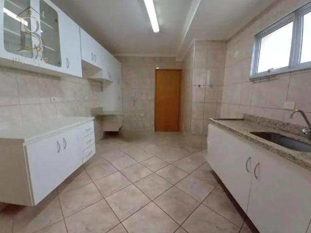 Apartamento com 3 Suítes Centro