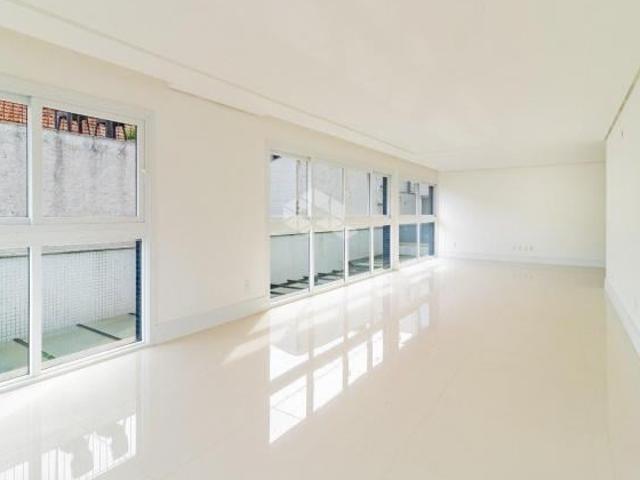 Apartamento com 3 Suítes Garden