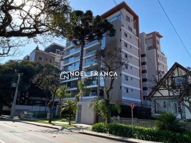 Apartamento com 3 suítes e 3 vagas no Alto da Glória