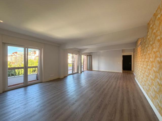 Apartamento com 3 Suítes na Estrela com Vista para Basílica 150m² Estrela