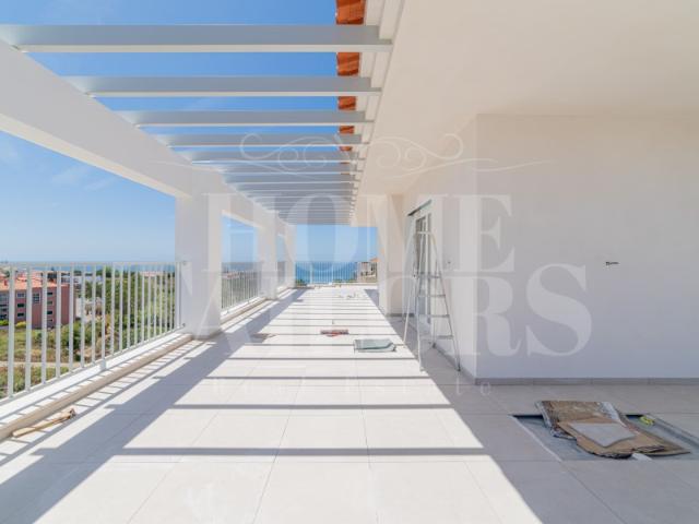 Penthouse com 3 suites, terraço, garagem e vista mar na Ericeira