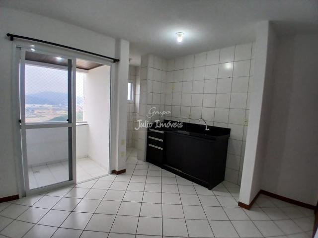 Apartamento com 01 dormitório no Centro