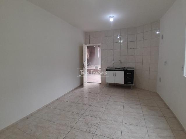 Apartamento com 01 dormitório no Primeiro de Maio