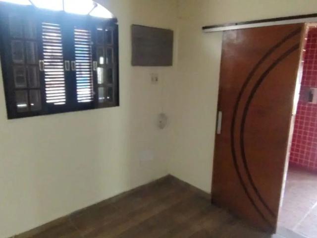 Apartamento com 01 quartos, sala, cozinha e banheiro, varanda