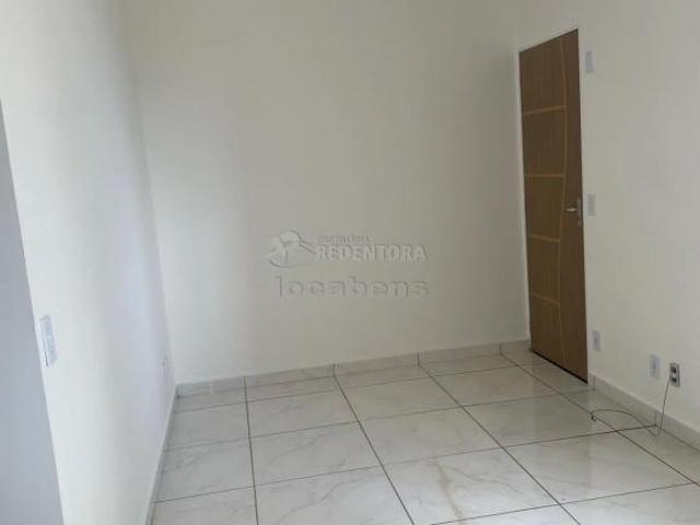 Apartamento com 02 dormitórios,01 vaga de garagem no bairro Setvalley III