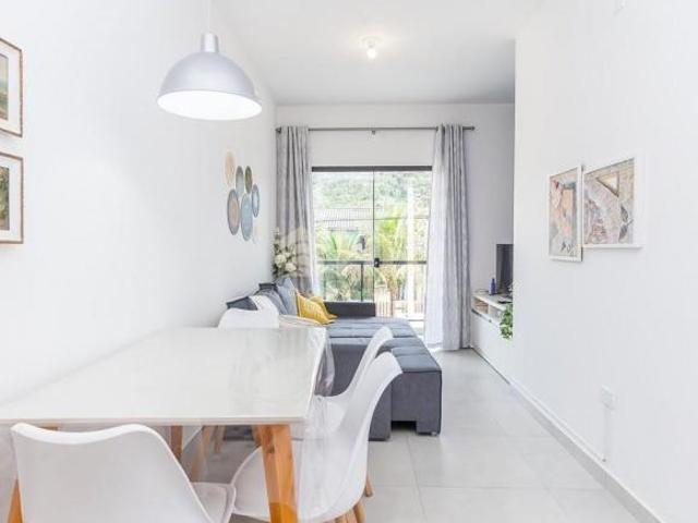 Apartamento com 02 dormitórios e 01 vaga de gara