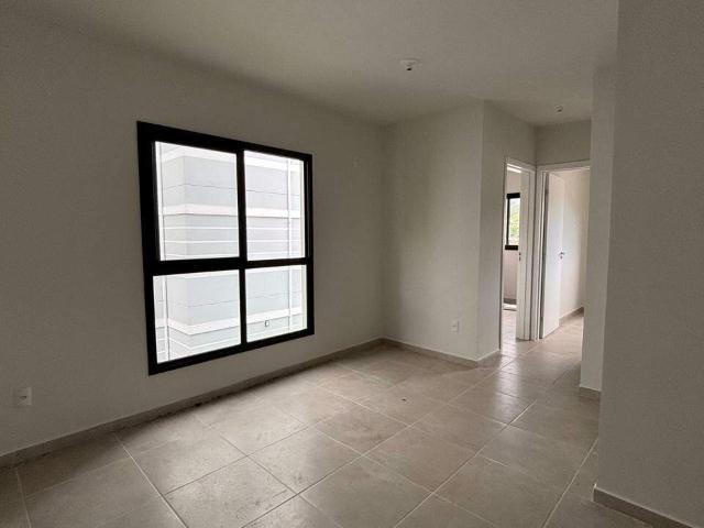 Apartamento com 02 dormitórios em Potecas