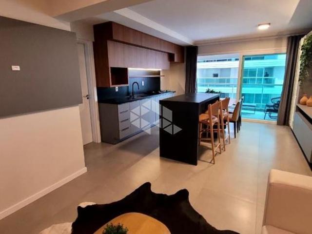 Apartamento com 02 dormitórios, finamente mobiliado, no Centro