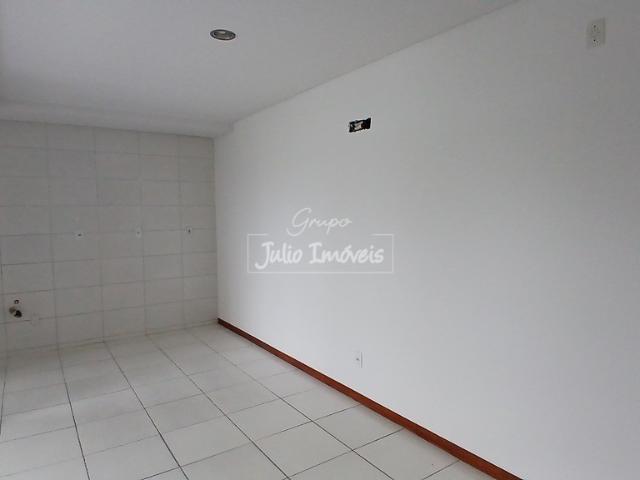 Apartamento com 02 dormitórios no Guarani
