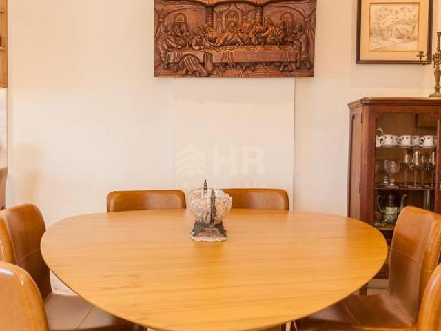 Apartamento com 02 dormitórios sendo 01 suíte e 02