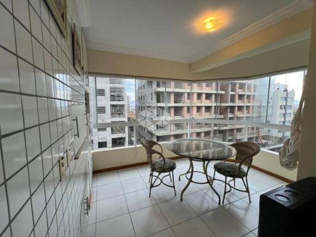 Apartamento com 02 dormitórios sendo 01 suíte, mobiliado e decorado, box/vaga de garagem, no bairro