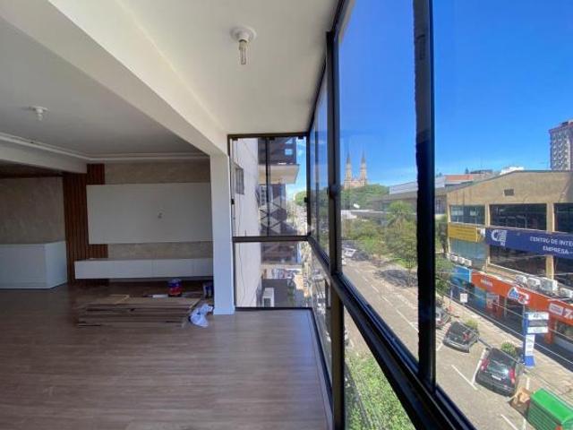Apartamento com 02 dormitórios, sendo uma suíte, todo reformado no Centro de Santa Cruz do Sul!