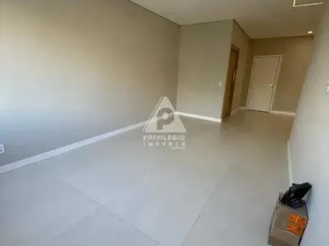 Apartamento com 03 quartos em Laranjeiras