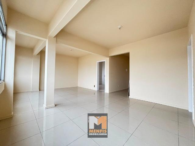 Apartamento com 03 quartos no Centro