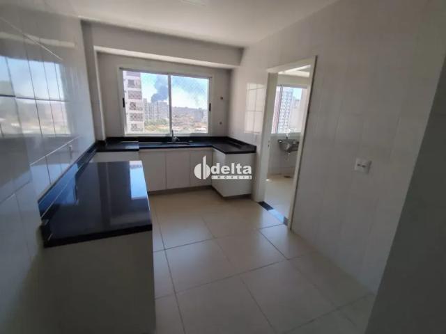 Apartamento com 04 quartos disponível para locação no bairro Centro em Uberlândia MG