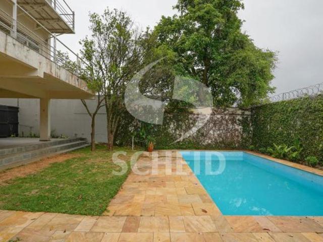 Apartamento com 06 dormitórios, 05 suítes, 08 banheiros e 02 vagas em 800m²!