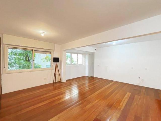 Apartamento com 101 m² e 3 quartos à venda no bairro Moinhos de Vento