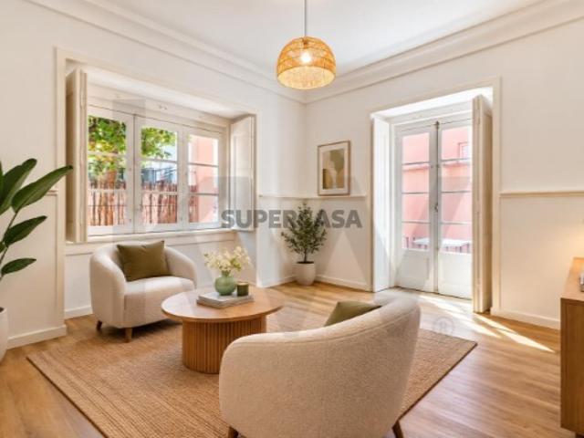 Apartamento com 155 m² e Espaço Exterior no Saldanha