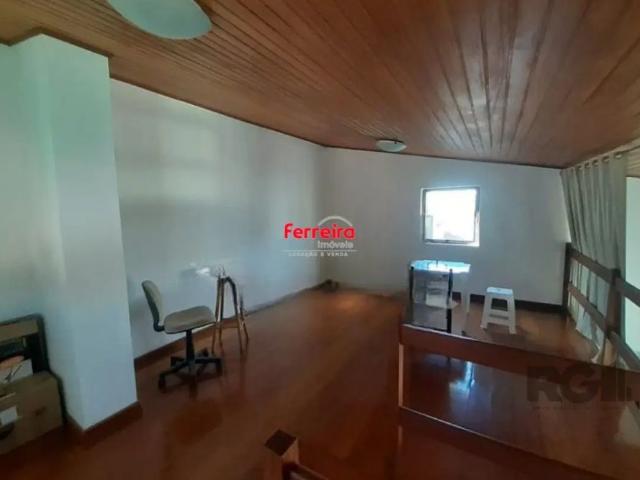 Apartamento com 158m², localizado no bairro Camaquã em Porto Alegre/RS