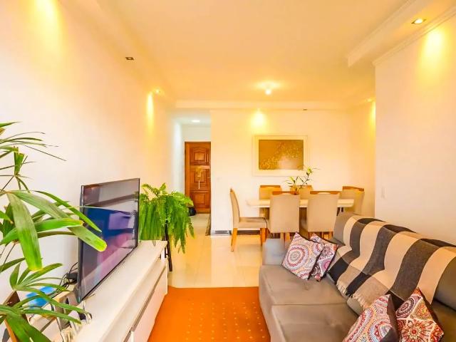 Apartamento com 1 vaga e 2 quartos com sacada para locação em Interlagos