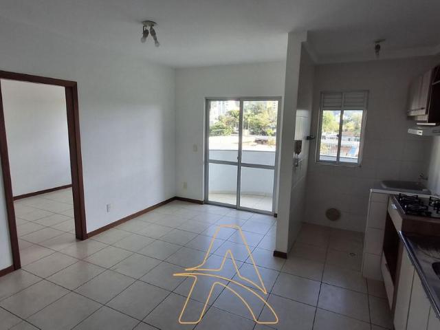 Apartamento com 1 Dormitório no Edifício Labes, Em Frente à FURB