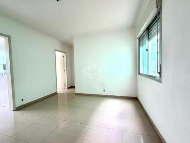 Apartamento com 1 dormitório e 1 vaga de garagem, no bairro Humaitá, em Porto Alegre