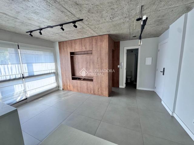 Apartamento com 1 quarto e 43m² para alugar em Menino Deus, Porto Alegre