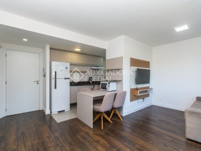 Apartamento com 1 quarto e 40m² para alugar em Jardim do Salso, Porto Alegre