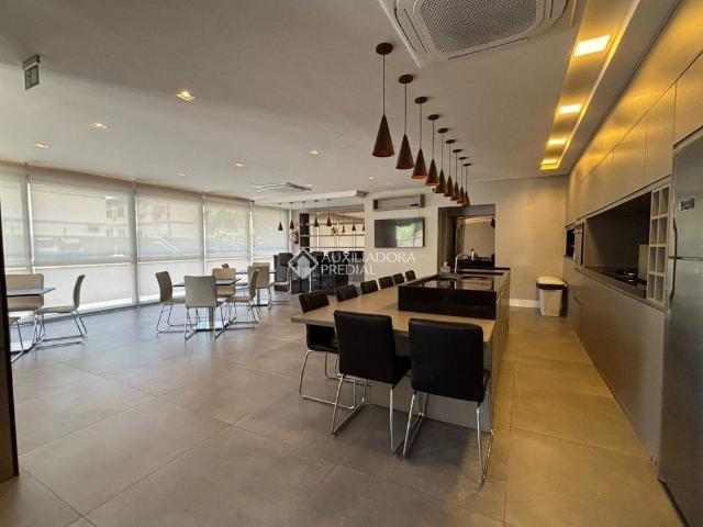 Apartamento com 1 quarto e 46m² para alugar em Passo da Areia, Porto Alegre