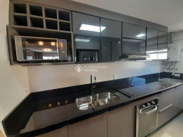 Apartamento com 1 quarto e 53m² para alugar em Três Figueiras, Porto Alegre