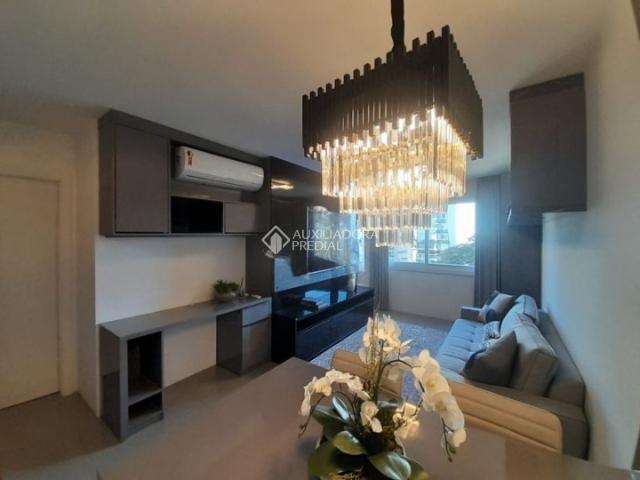 Apartamento com 1 quarto e 53m² para alugar em Três Figueiras, Porto Alegre