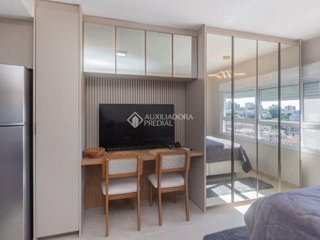 Apartamento com 1 quarto e 30m² para alugar em Passo da Areia, Porto Alegre