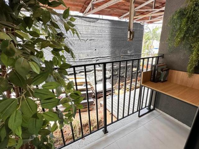 APARTAMENTO COM 1 QUARTO E SACADA AO LADO DO METRÔ