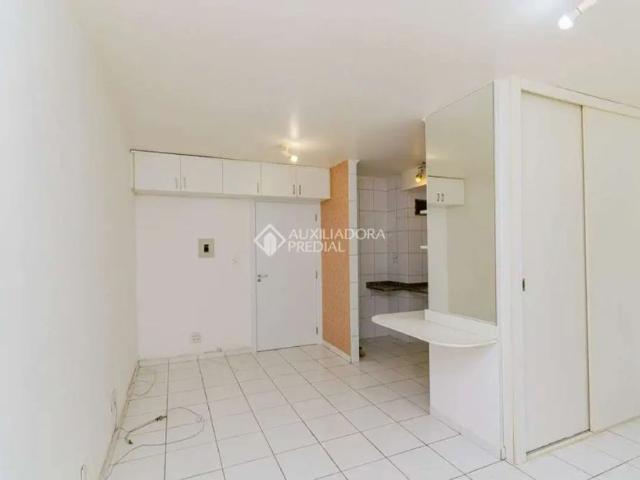 Apartamento com 1 quarto para alugar na Rua Carlos Estevão, 513, Jardim Leopoldina, Porto Alegre, 27 m2 por R$ 800
