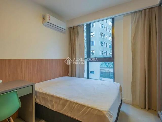 Apartamento com 1 quarto para alugar na Rua Professora Maria Flora Pausewang, 137, Trindade, Florianópolis, 31 m2 por R$ 3.250