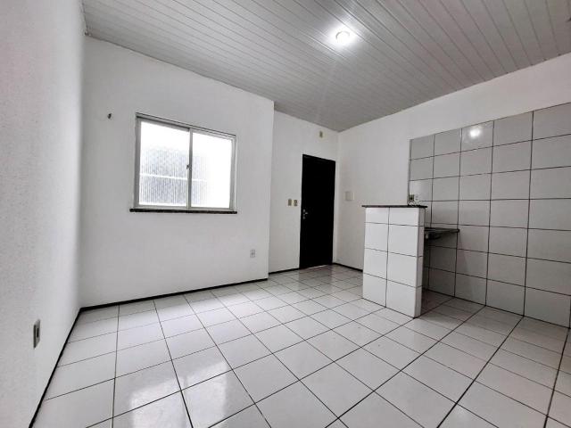 Apartamento com 1 suíte no bairro Parque Araxá em Fortaleza, CE