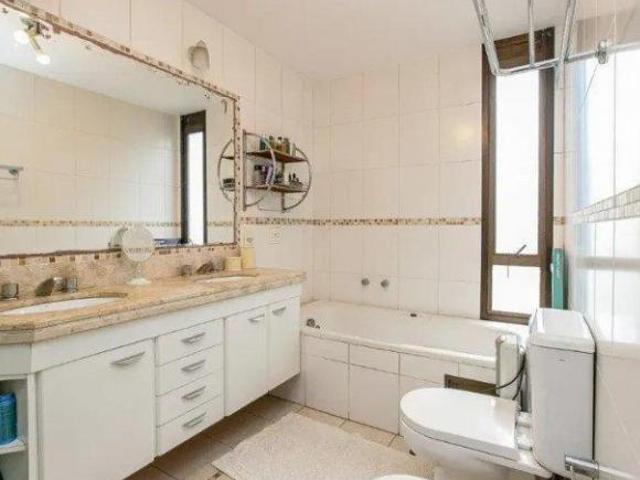 Apartamento com 225 m², 3 quartos sendo 3 suítes à venda no bairro Itaim Bibi