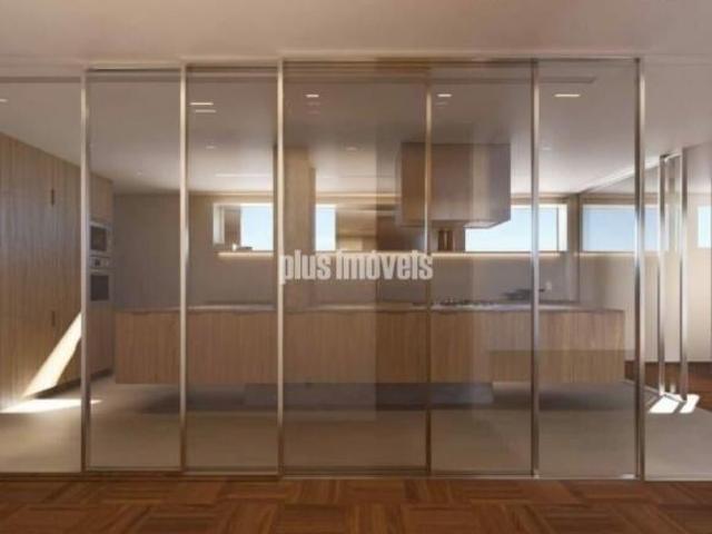 Apartamento com 239 metros 3 suites, 2 vagas, reformado