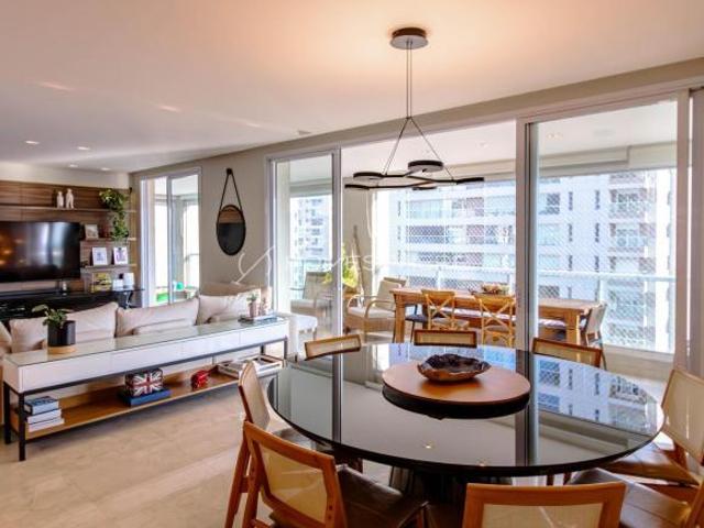 Apartamento com 233.0 m², à venda no bairro Campo Belo