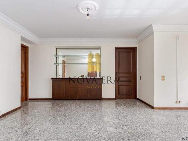 Apartamento com 248.21 m², 3 quartos sendo 2 suítes à venda no bairro Centro/Batel