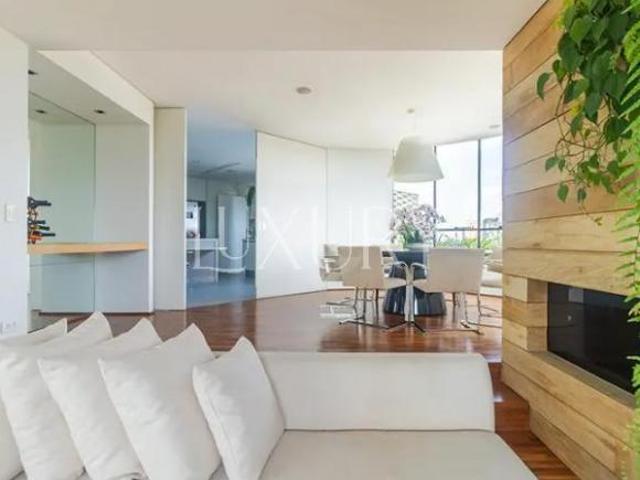 Apartamento com 267 m², 3 quartos sendo 3 suítes à venda no bairro Alto de Pinheiros