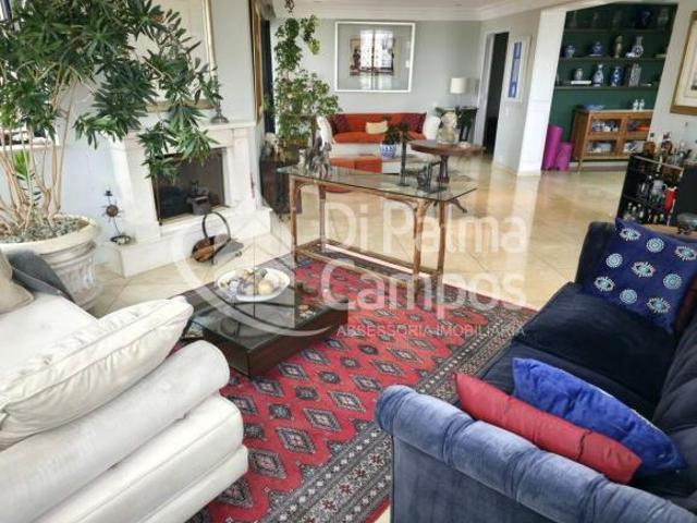 Apartamento com 267m², 4 suítes, varandas e próximo ao metrô no Paraíso