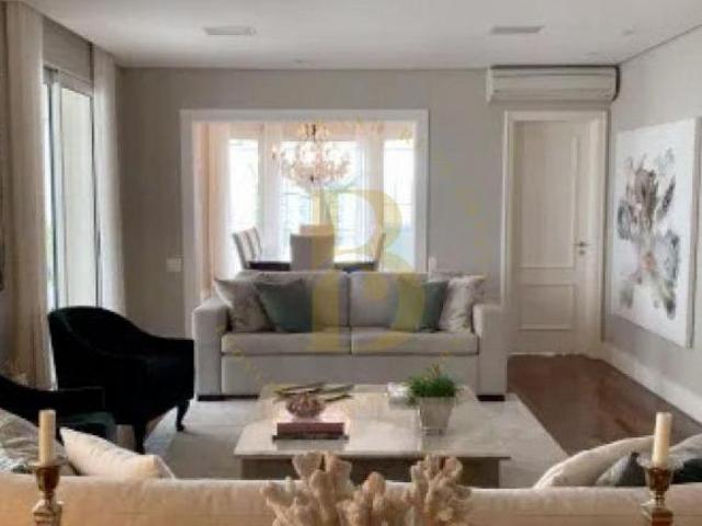 Apartamento com 260 m², 3 quartos sendo 3 suítes à venda no bairro Panamby