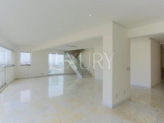 Apartamento com 285 m², 4 quartos sendo 4 suítes à venda no bairro Vila Romana