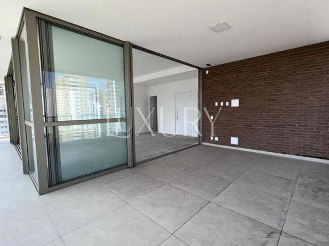 Apartamento com 294 m², 4 quartos sendo 4 suítes à venda no bairro Paraíso