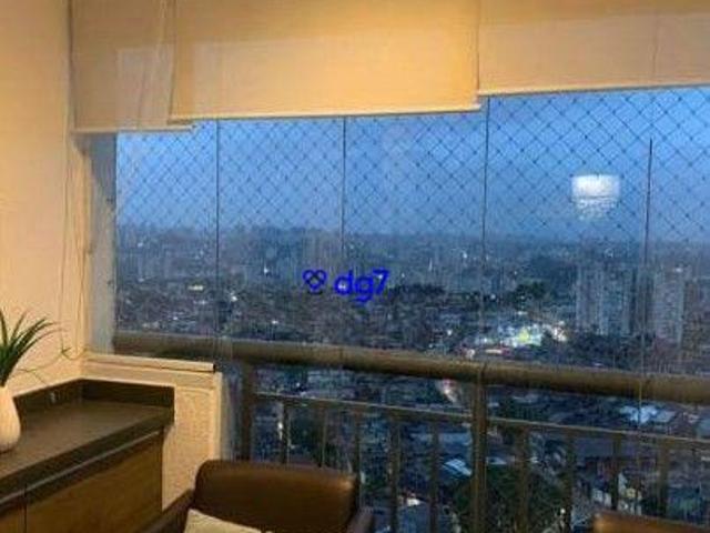 Apartamento com 2 dormitórios, 1 banheiro, sala ampla e varanda!