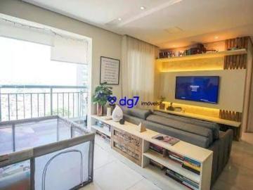 Apartamento com 2 dormitórios, 1 suíte, cozinha americana e varanda!