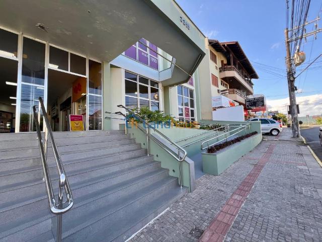 Apartamento com 2 dormitórios, 1 vaga para alugar por R$ 1.600,00